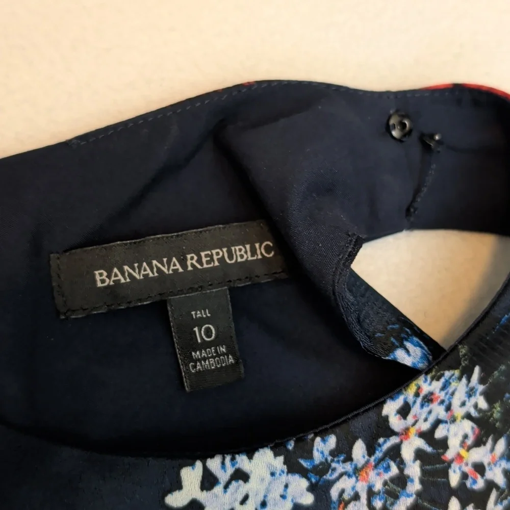 Banana Republic elegant sleeveless
